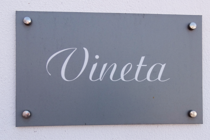 Vineta Schild