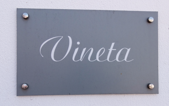 Vineta Schild